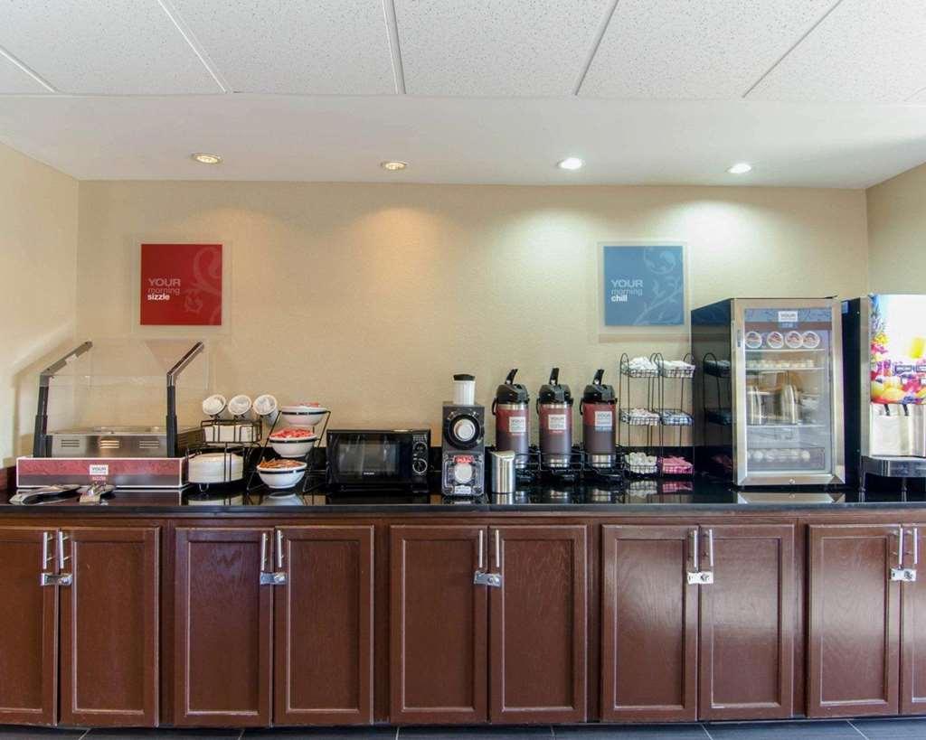 Clarion Pointe - Holly Springs Hotel