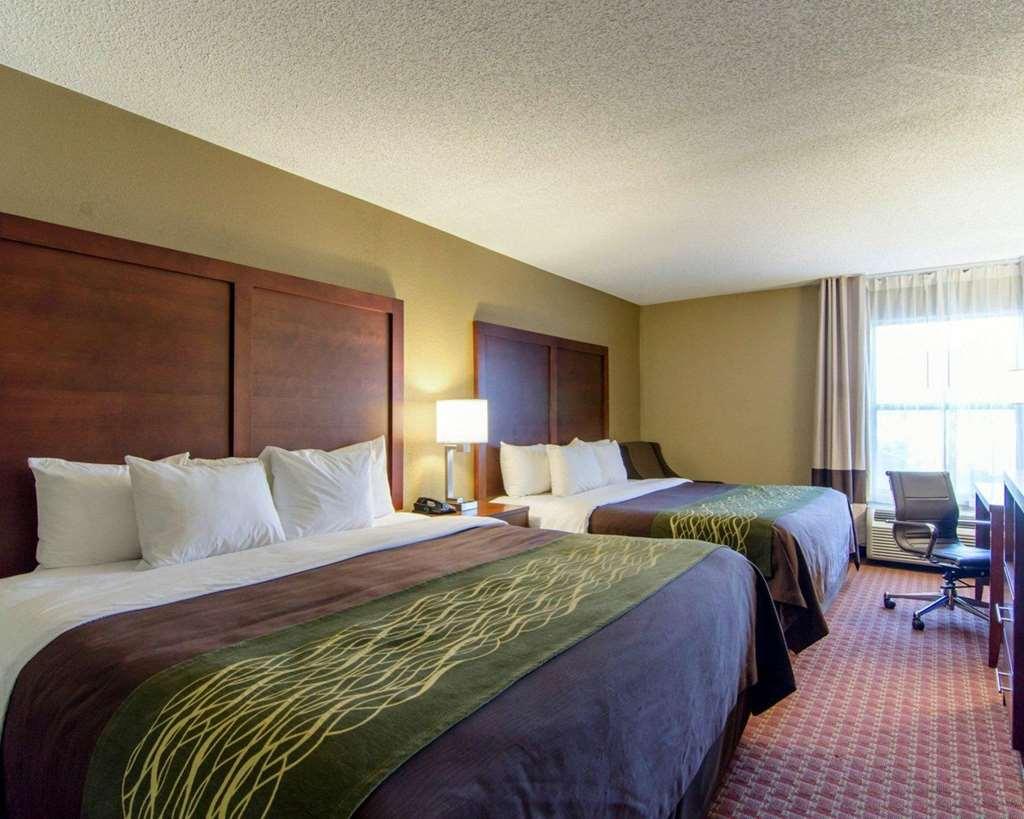 Hotel Clarion Pointe - Holly Springs 2*