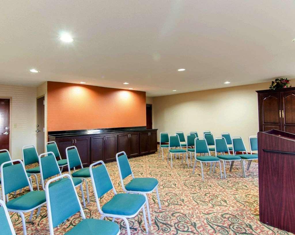 Clarion Pointe - Holly Springs Hotel Apex