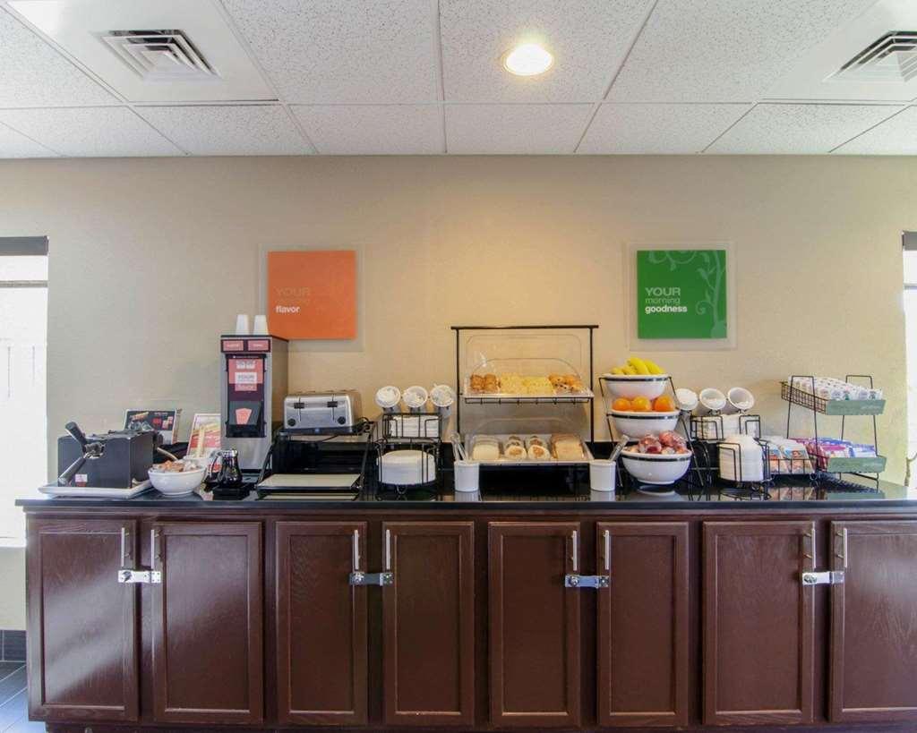 Hotel Clarion Pointe - Holly Springs 2*