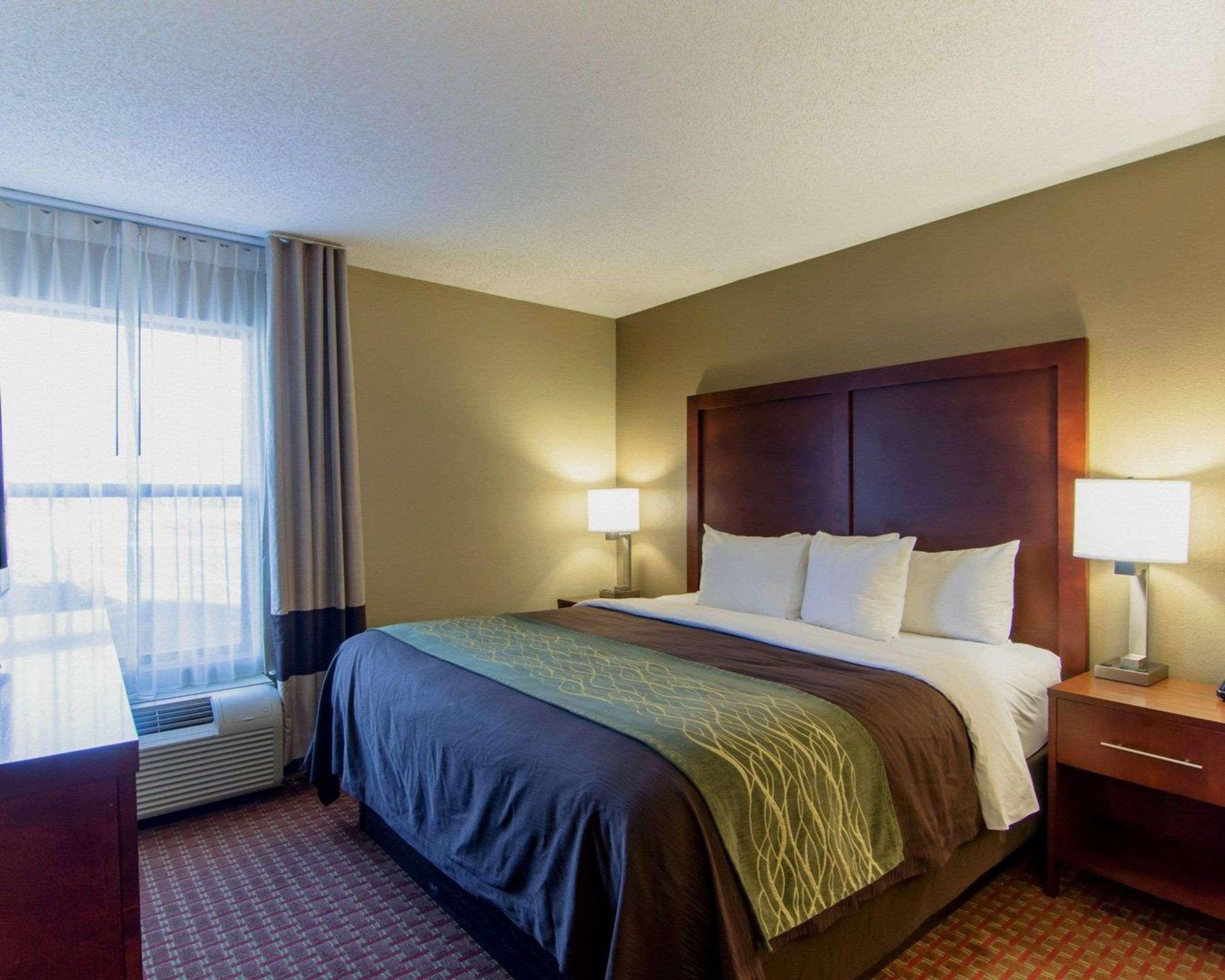Hotel Clarion Pointe - Holly Springs