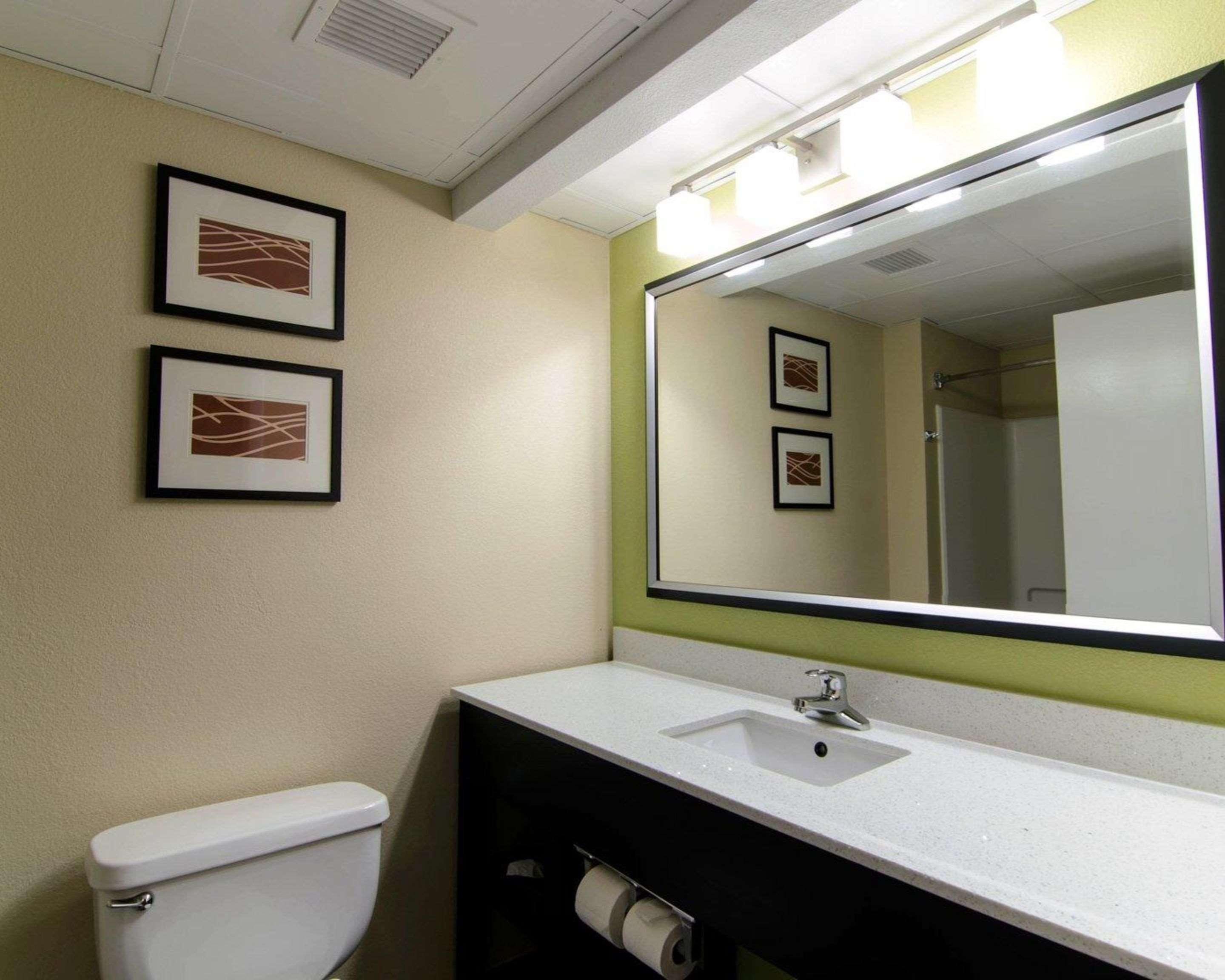 Clarion Pointe - Holly Springs Hotel