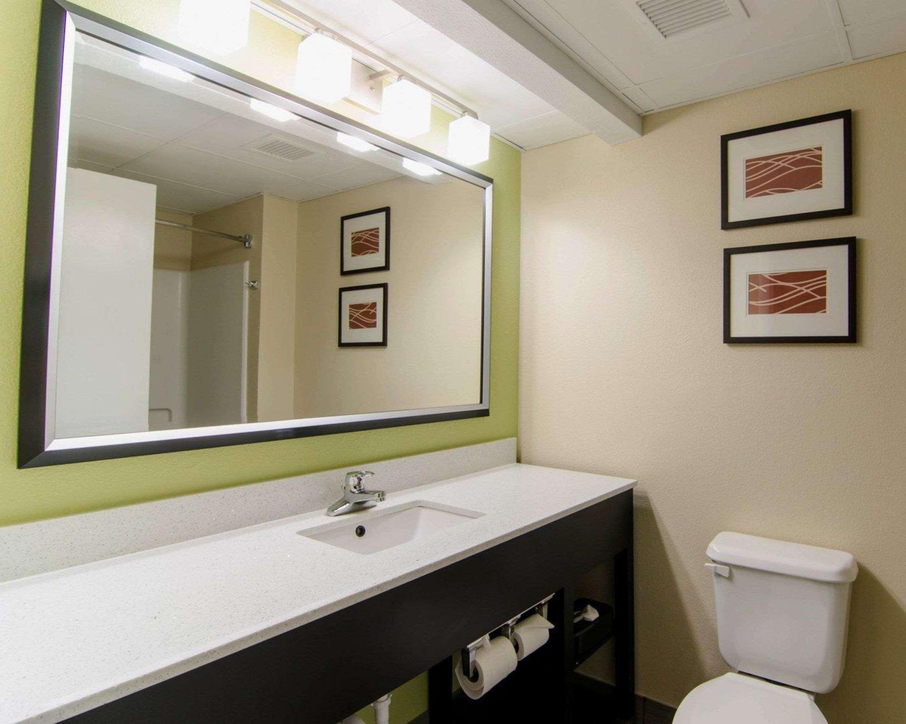 Clarion Pointe - Holly Springs Hotel Apex