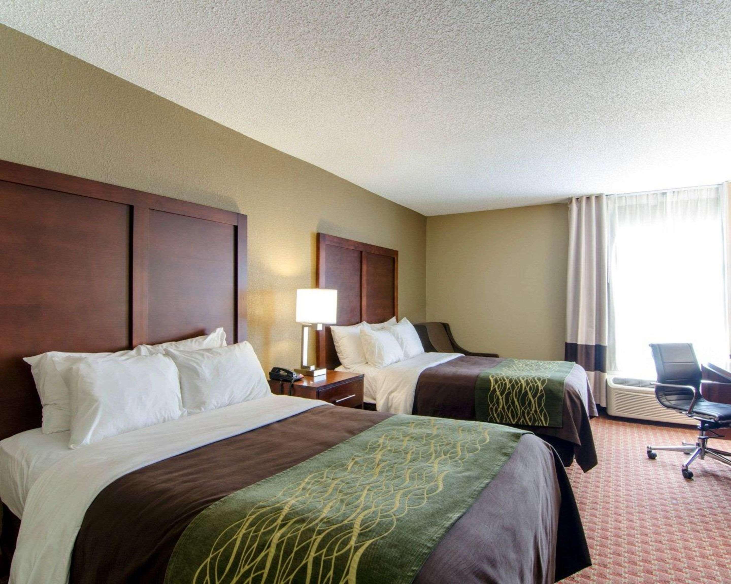 Clarion Pointe - Holly Springs Hotel