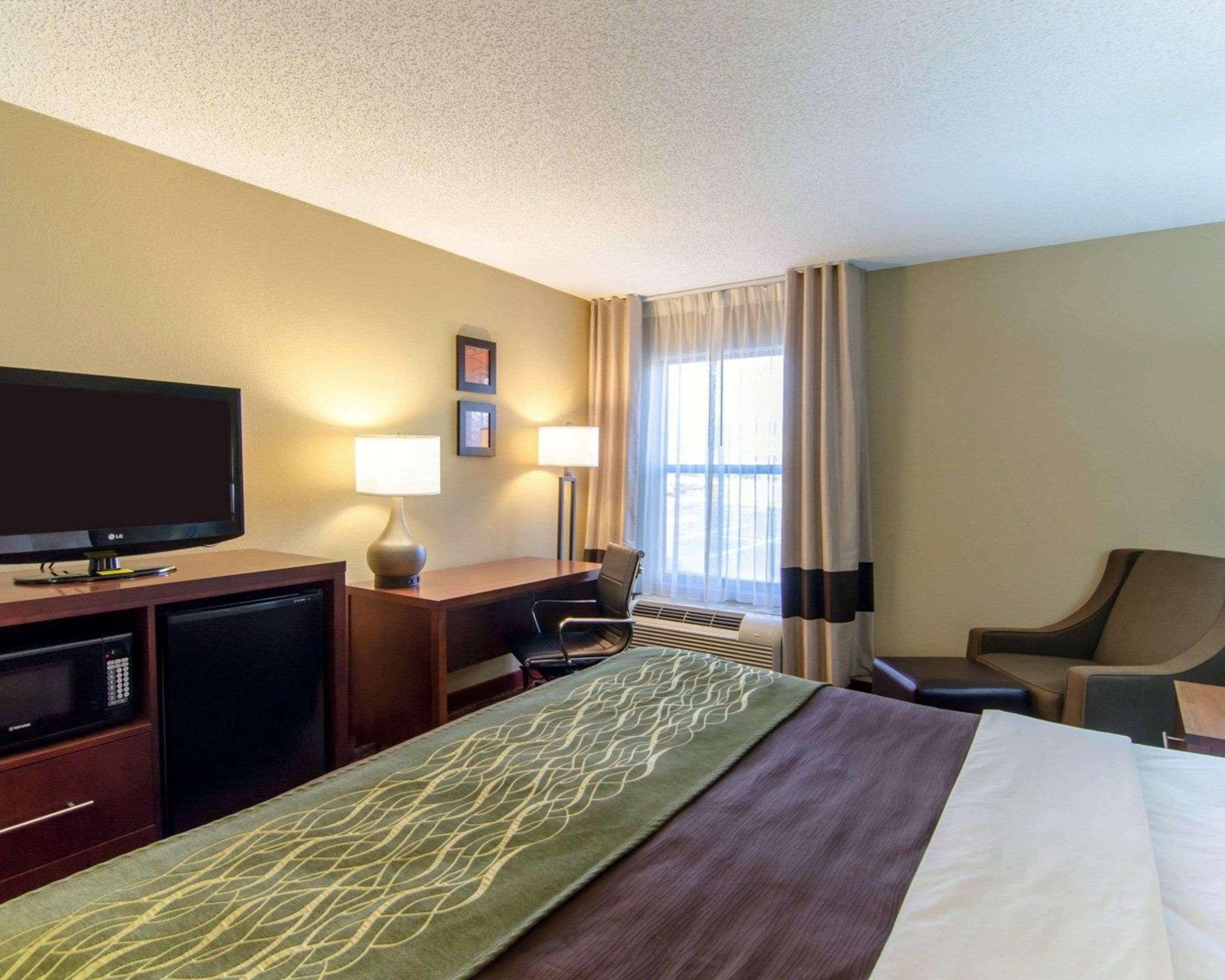 Clarion Pointe - Holly Springs Hotel 2*