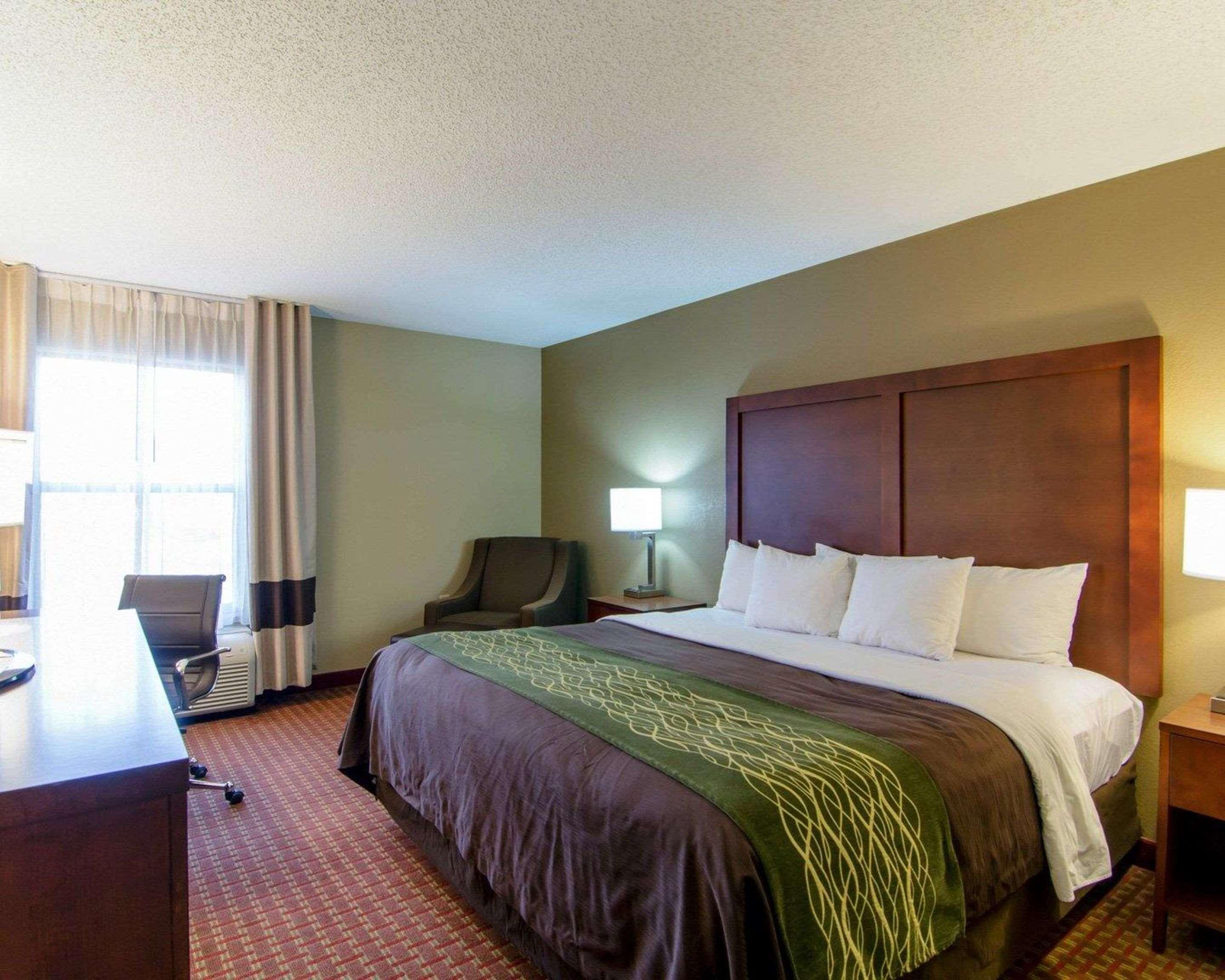 Hotel Clarion Pointe - Holly Springs