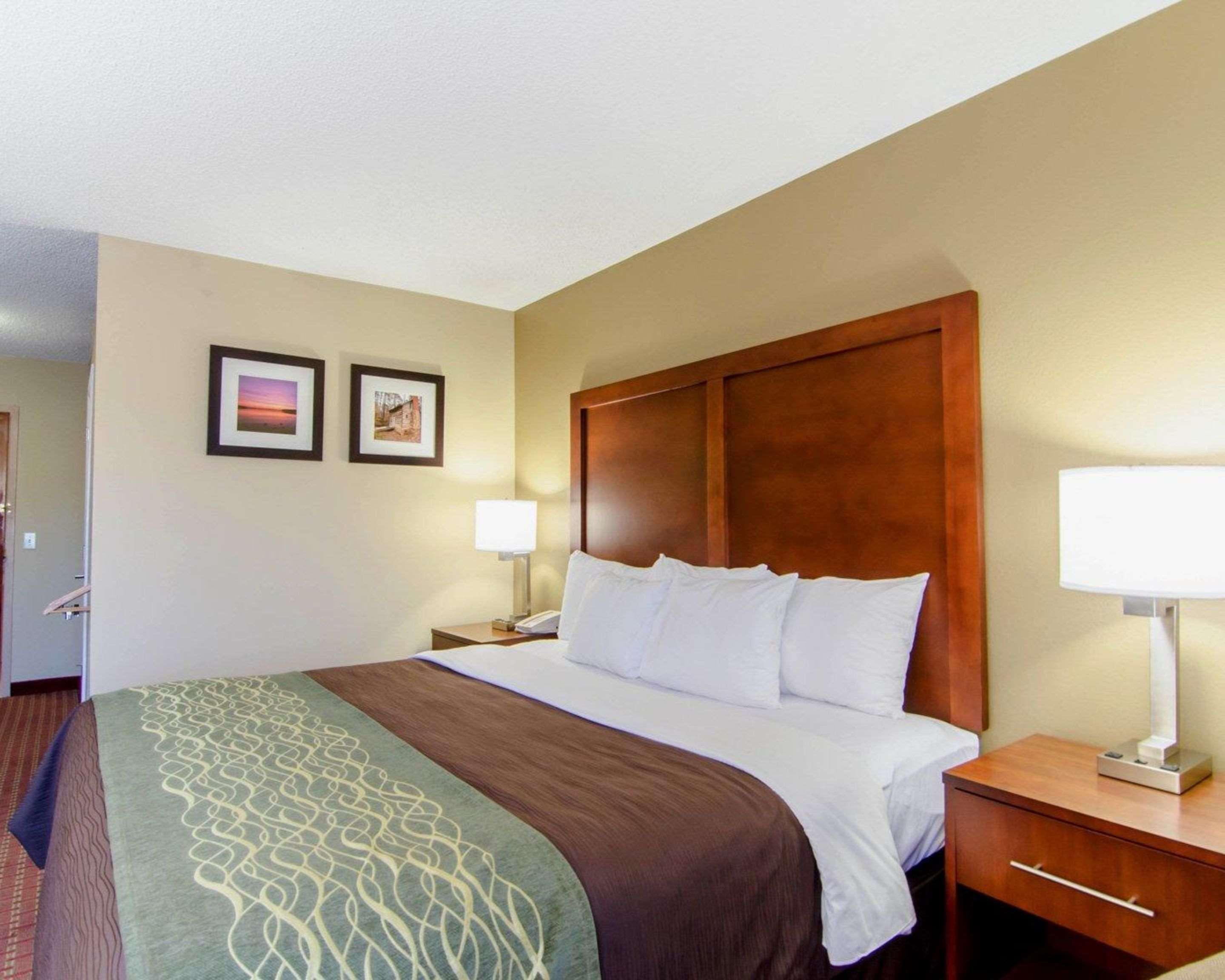 Clarion Pointe - Holly Springs Hotel 2*