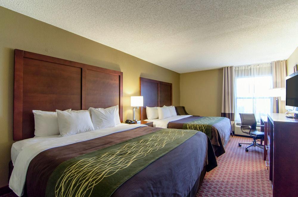 Clarion Pointe - Holly Springs Hotel
