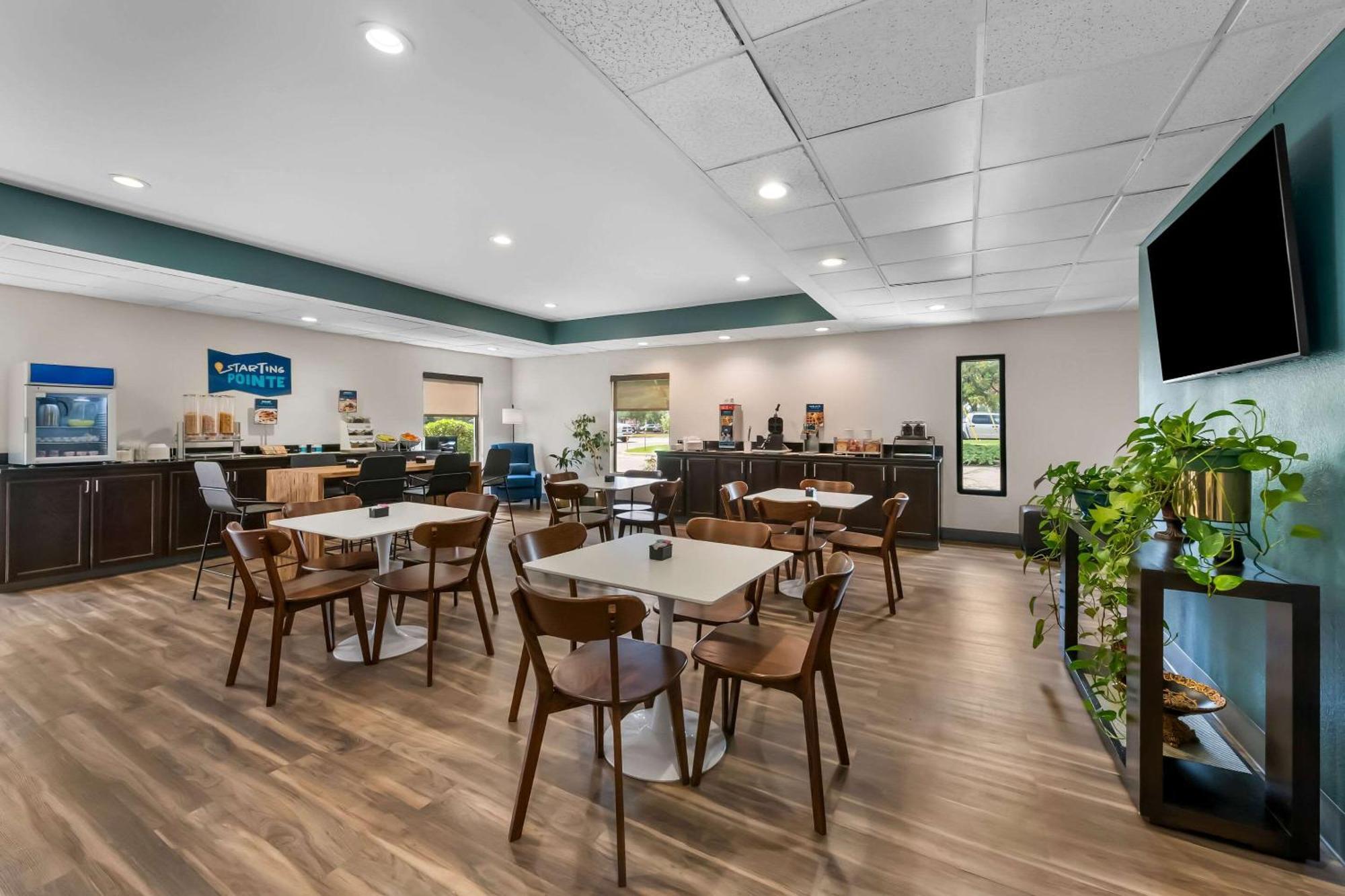 Clarion Pointe - Holly Springs 2*