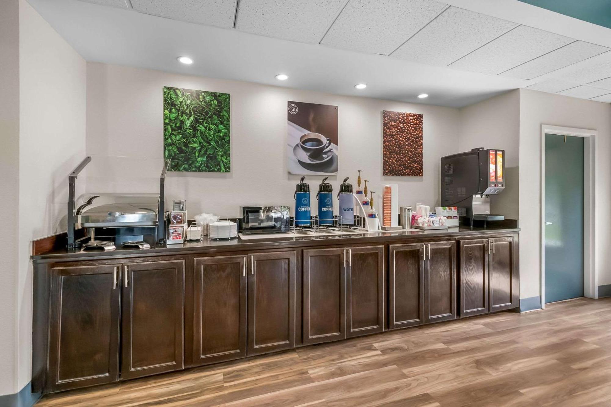 Clarion Pointe - Holly Springs Hotel 2*