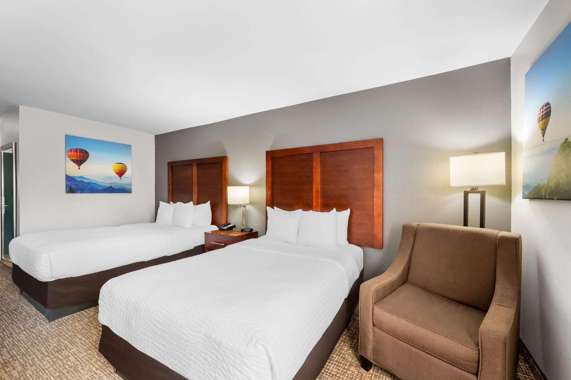 Hotel Clarion Pointe - Holly Springs 2*