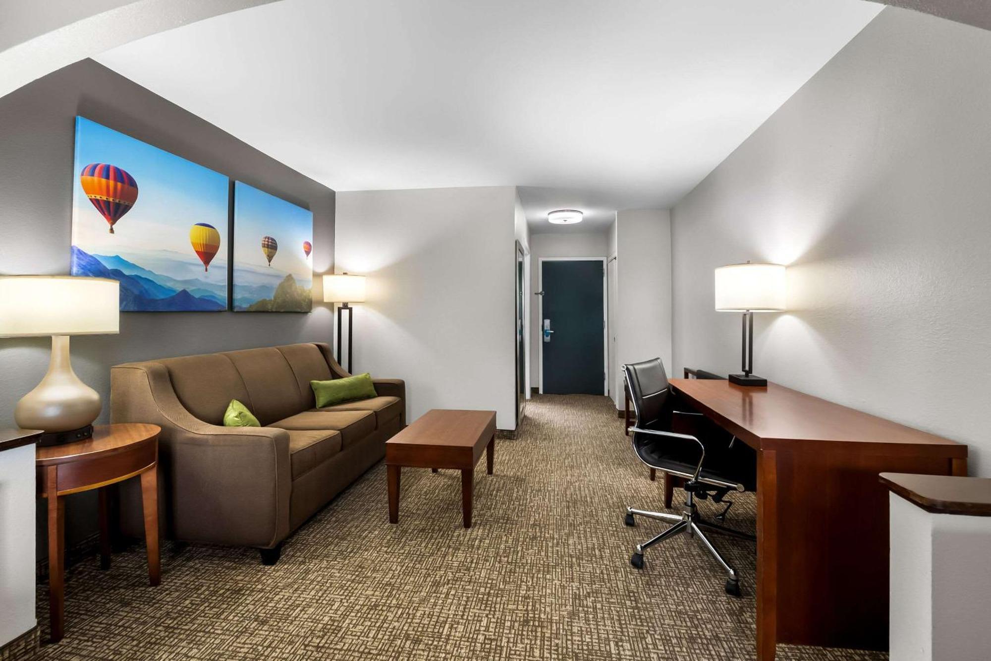 Clarion Pointe - Holly Springs Hotel 2*