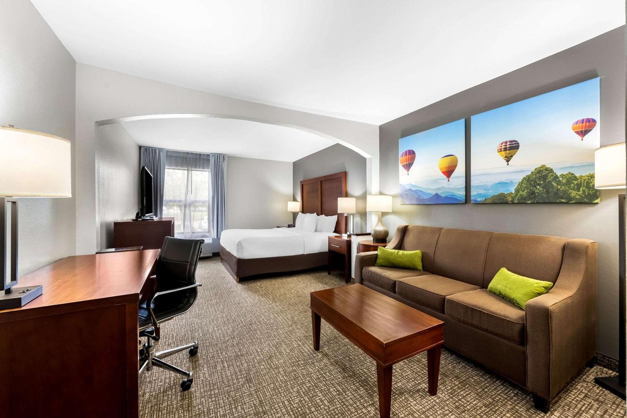 Hotel Clarion Pointe - Holly Springs 2*
