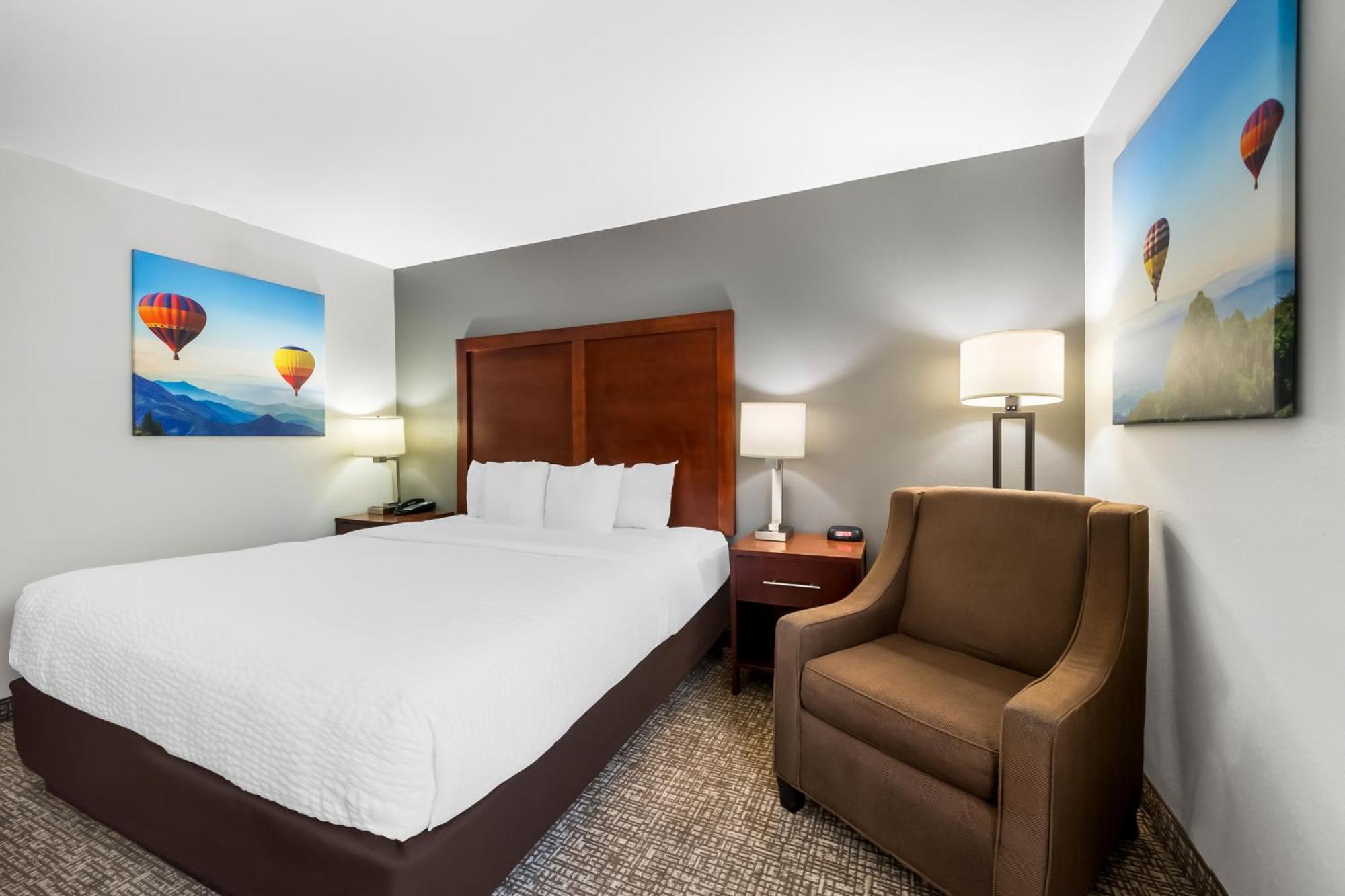 Hotel Clarion Pointe - Holly Springs