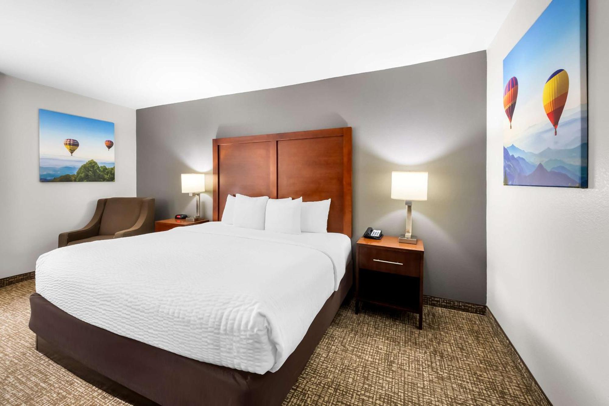 Hotel Clarion Pointe - Holly Springs 2*
