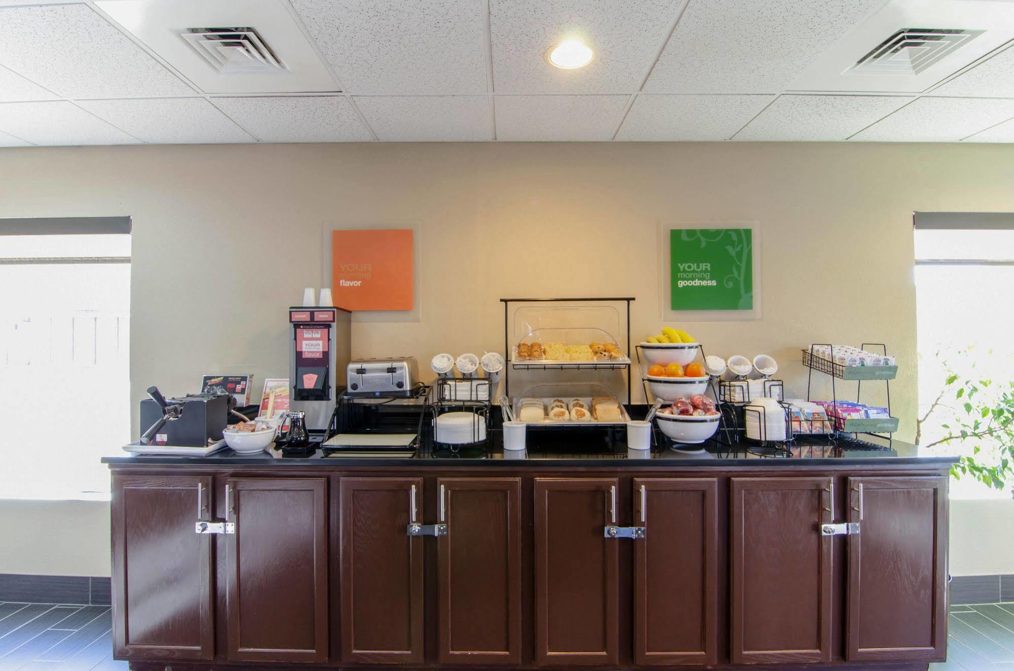 Hotel Clarion Pointe - Holly Springs