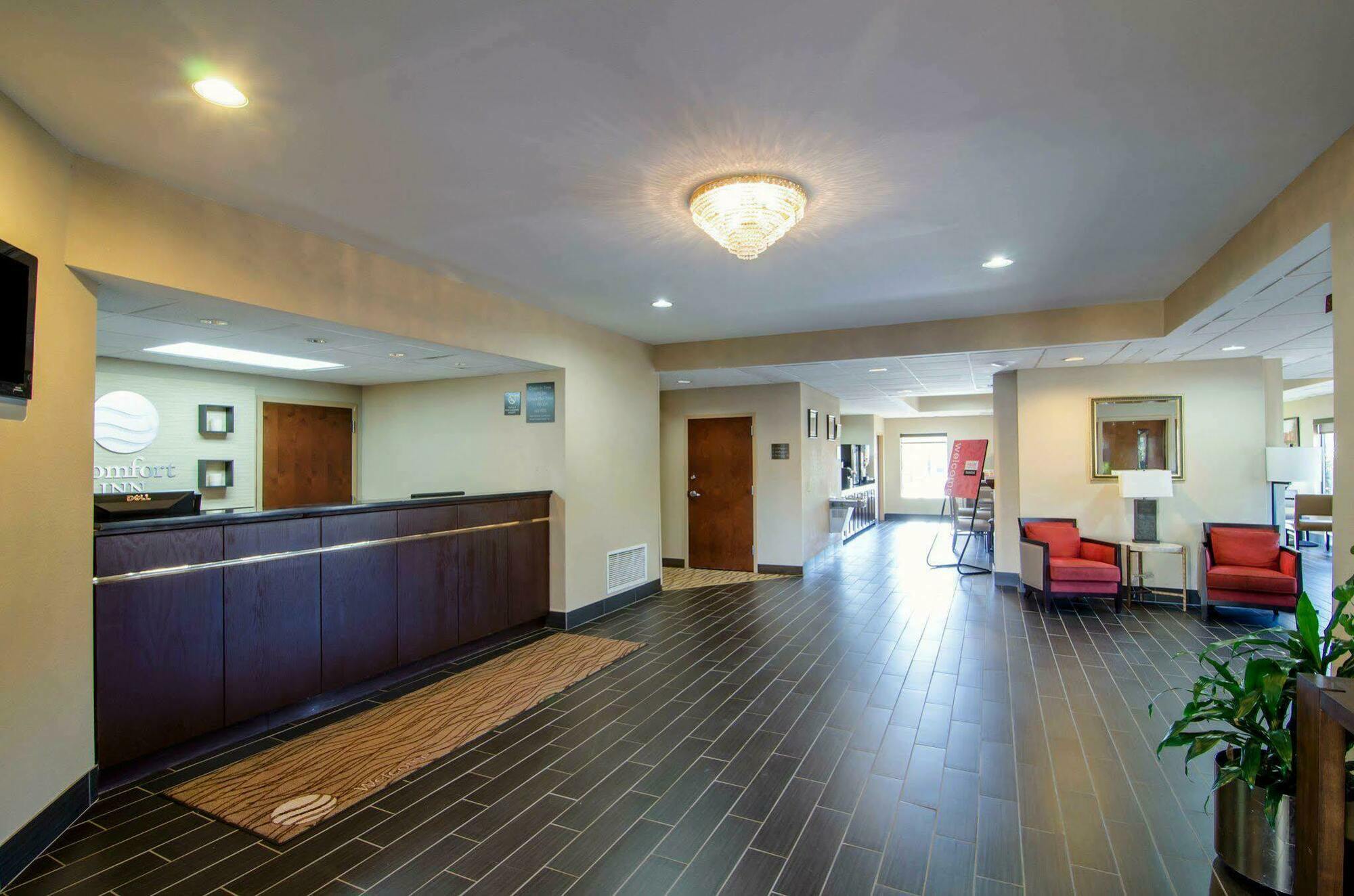 Hotel Clarion Pointe - Holly Springs