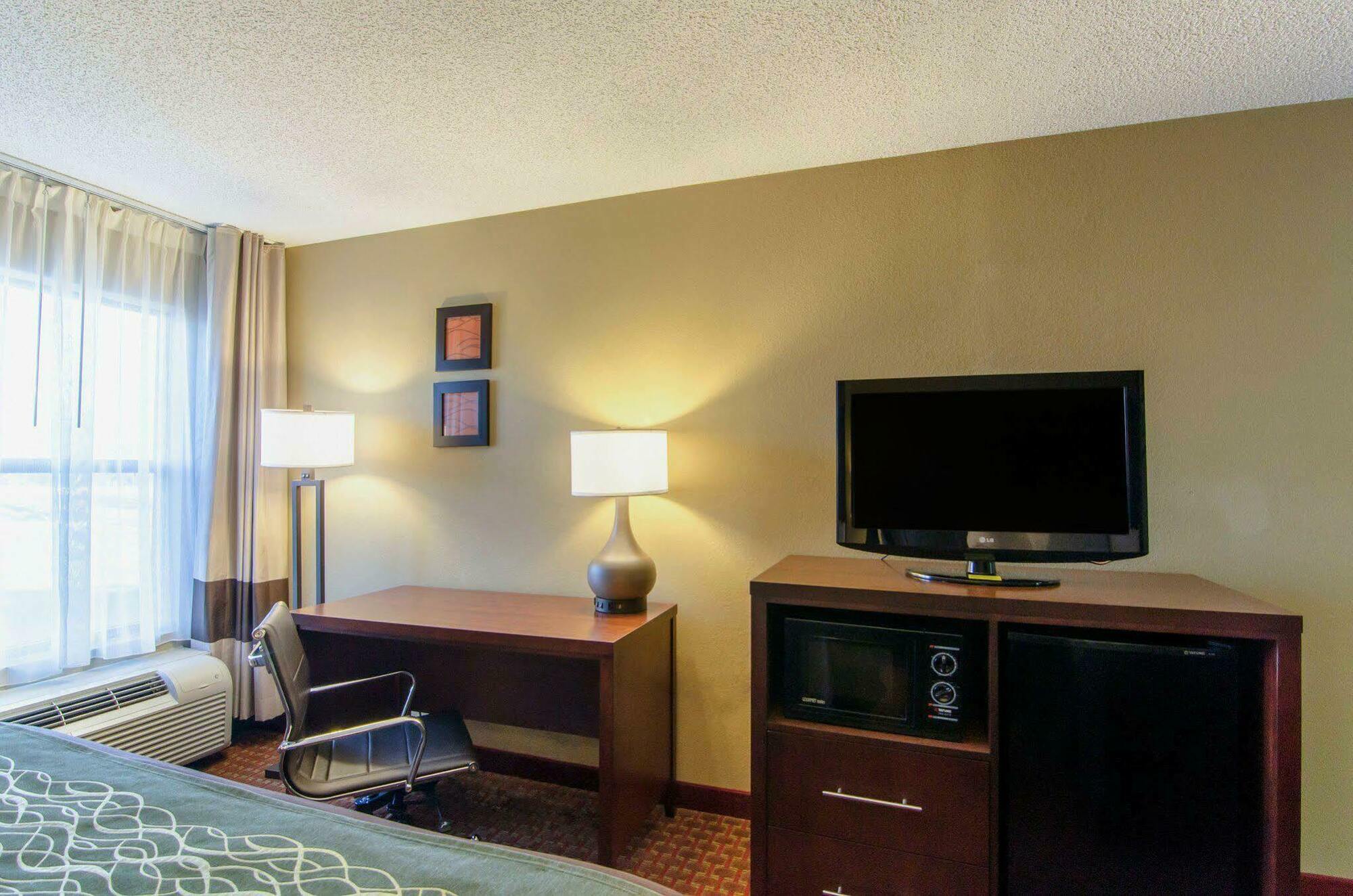 Clarion Pointe - Holly Springs Hotel 2*