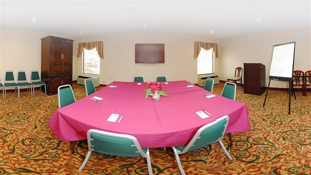 Clarion Pointe - Holly Springs Hotel Apex