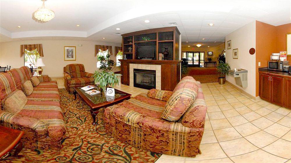 Clarion Pointe - Holly Springs 2*